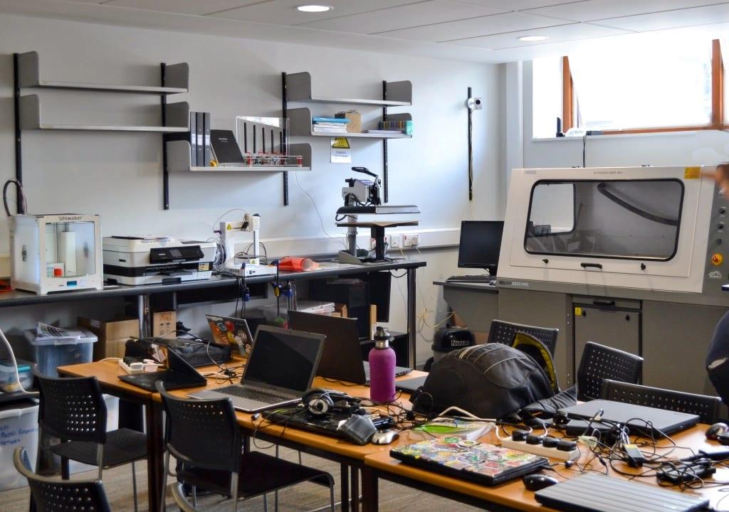 A library fabrication lab with equipment set out on work tables